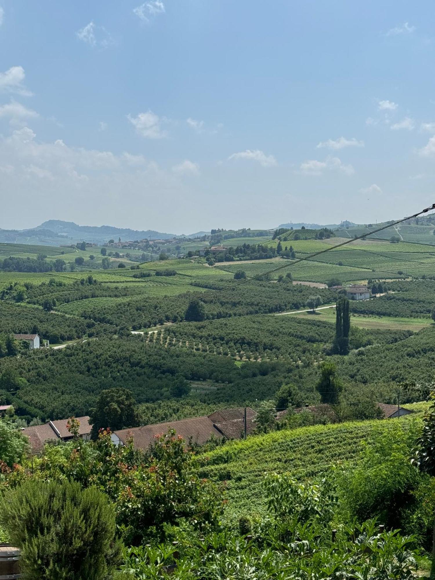 Il Grecale - Camere E Appartamenti La Morra Luaran gambar