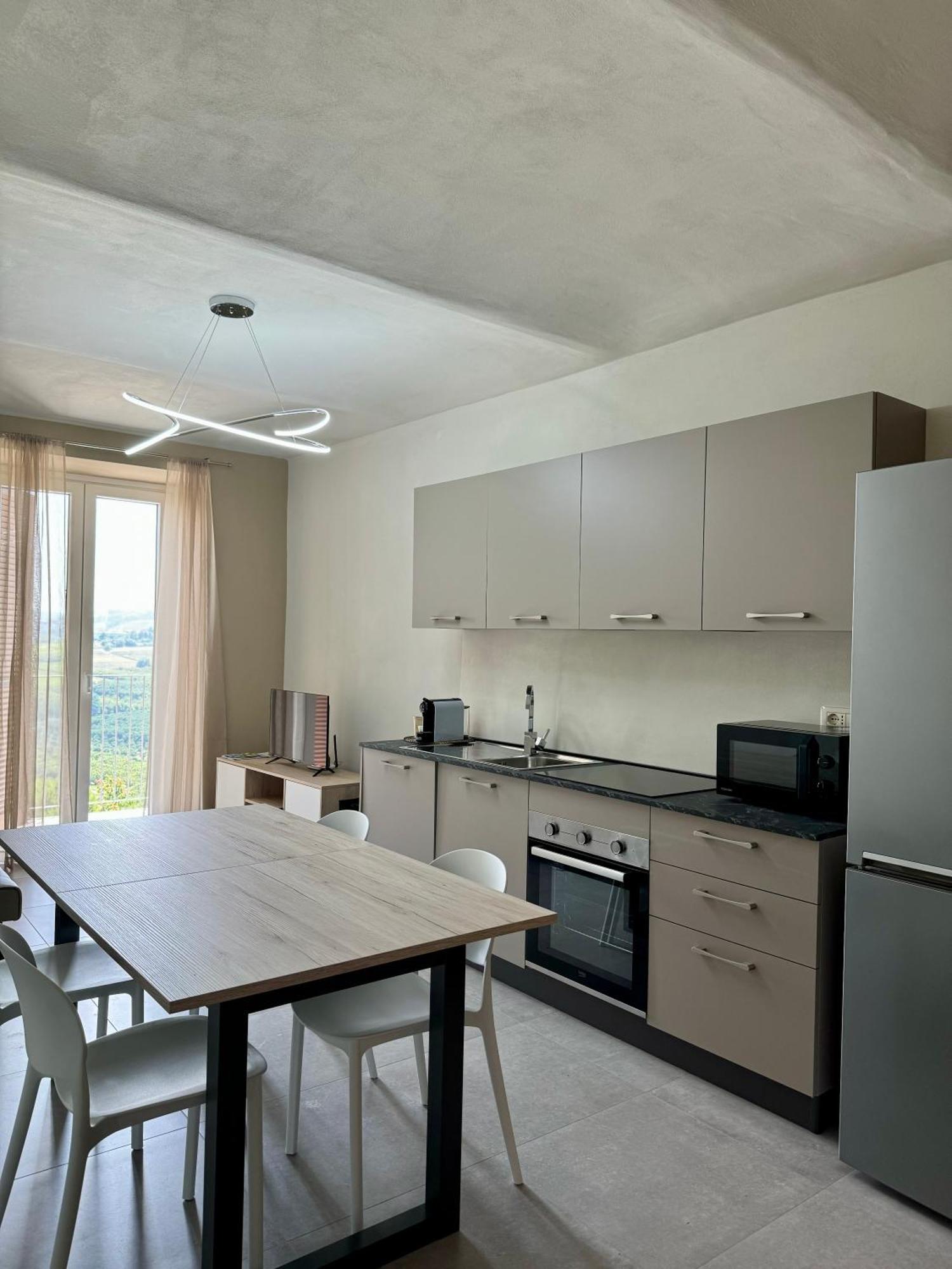 Il Grecale - Camere E Appartamenti La Morra Luaran gambar