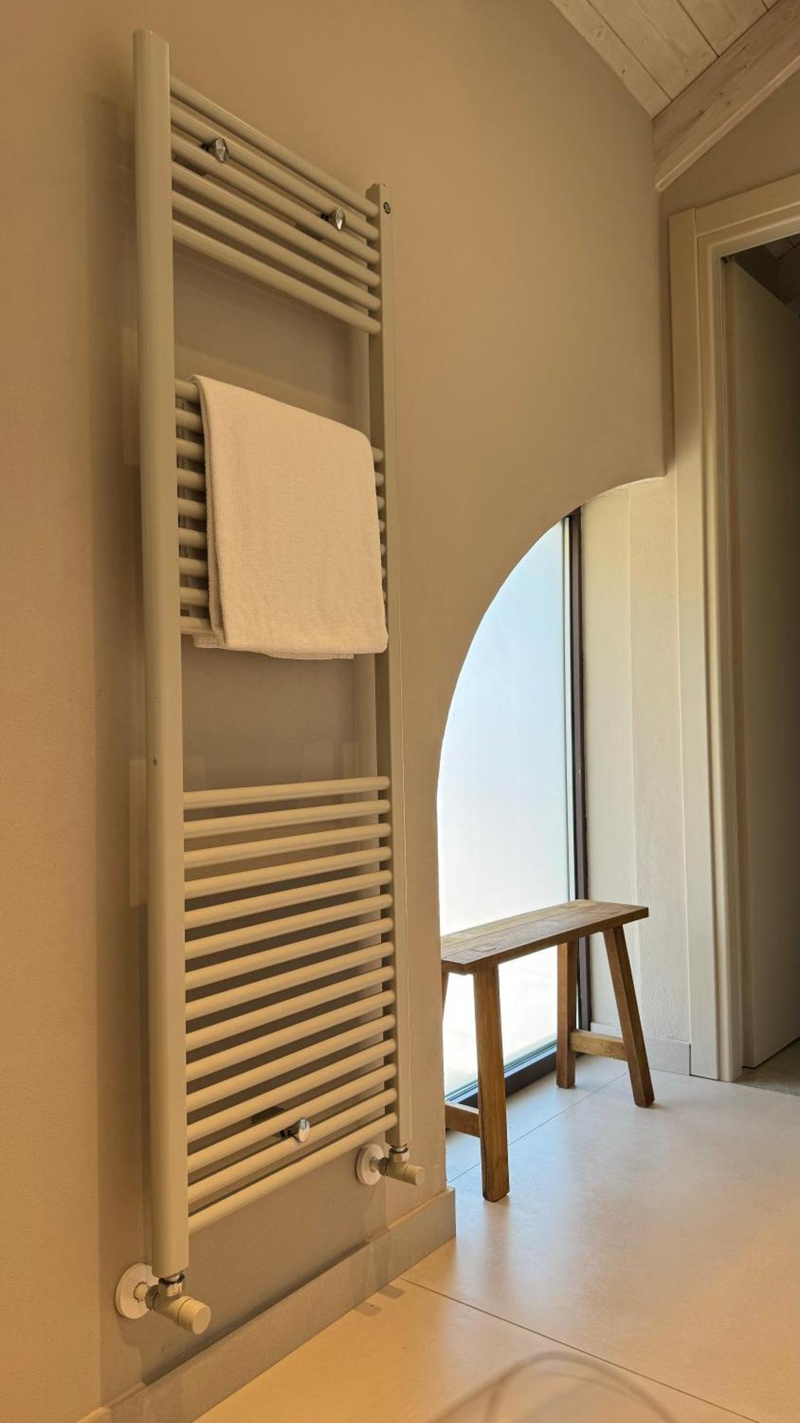 Il Grecale - Camere E Appartamenti La Morra Luaran gambar